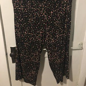 Torrid black heart print culottes size 2X 18/20